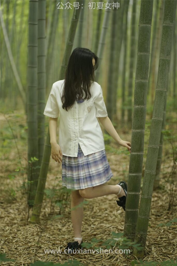 初夏女神 NO.025 十一 周末丛林 JK套搭配的袜子遭嫌弃[153P]-精选写真论坛-在线美图-集图萌