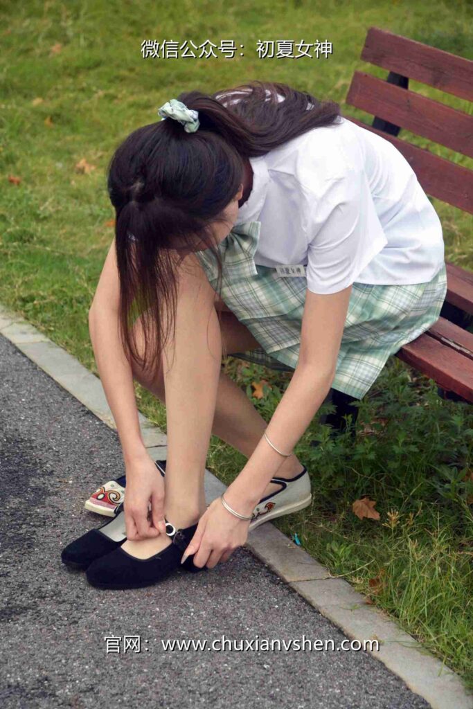 初夏女神 NO.074 情情 绿色JK套[72P]-精选写真论坛-在线美图-集图萌