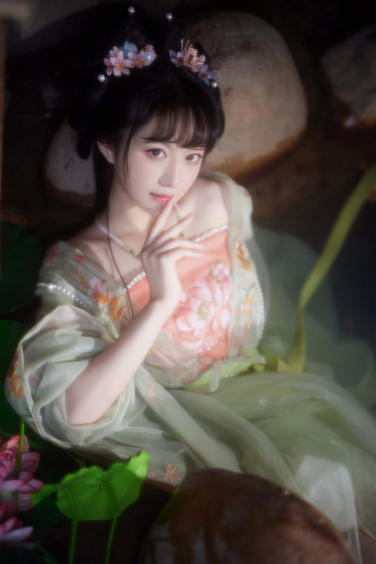 Shika小鹿鹿 NO.104 – 不早朝[28P/1V/263MB]-集图萌