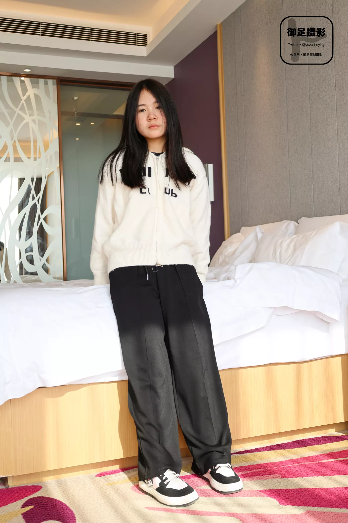 御足摄影 NO.015 – 板鞋白棉袜[74P/1V/2.50GB]-集图萌